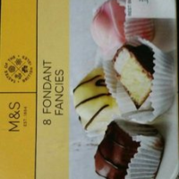 8 Fondant Fancies