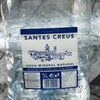 Agua mineral natural