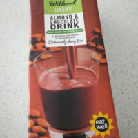 Almond & chocolate milk drink