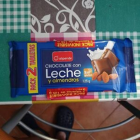 Chocolate con leche y almendras