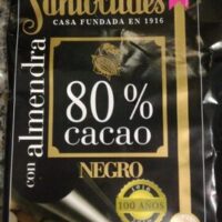 Chocolate negro con almendras