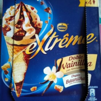 Cono de helado doble vainilla