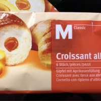 Croissant aux abricots