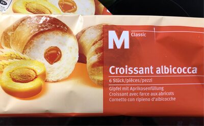 Croissant with Apricots Croissant aux abricots