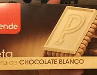 Galleta con tableta de chocolate blanco