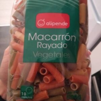 Macarrón rayado vegetales