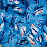 Mentos are generally considered halal, but it's best to check the specific product's ingredients and labeling for any doubts