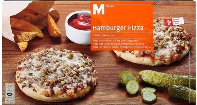 Pizza with Meat from Eggs, Cheese and cornichons Pizza avec viande de bœuf