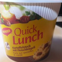 Quick Lunch Purée with quenelles from viande Quick Lunch Purée aux quenelles de viande
