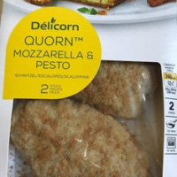 Quorn Mozzarella Cheese and pesto Quorn mozzarella et pesto