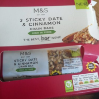 Sticky date & cinnamon grain bars