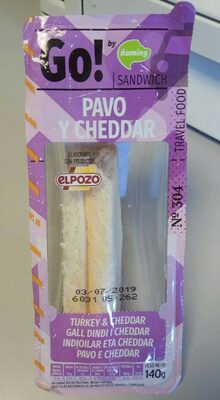 Sándwich from Pavo and cheddar Sándwich de pavo y cheddar
