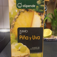 Zumo de piña y uva