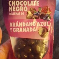 Perlas from Black Chocolate stuffed with Blueberry azul and granada