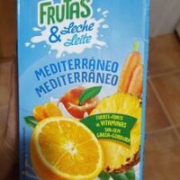 Fruits and leche mediterráneo