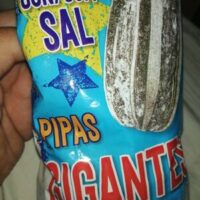 Pipas Gigantes with Sal