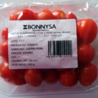 Tomatoes cherry pera
