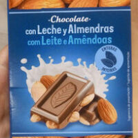 Chocolate Milk with amandes Wholes