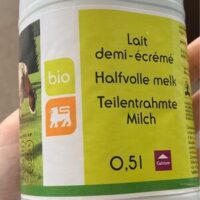 Milk demi-écremé
