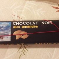 Black Chocolate artisanal with amandes