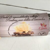 Rouleau with dattes and amandes
