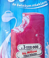 Lody o smaku śmietankowym z sosem truskawkowym Lody o smaku śmietankowym z sosem truskawkowym
