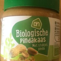 Biologische pindakaas met stukjes pinda